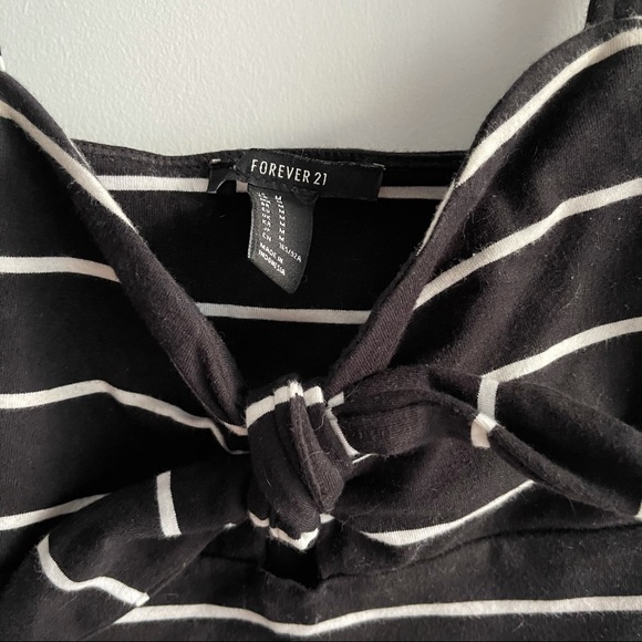 Black and white crop top - Picture 2 of 6